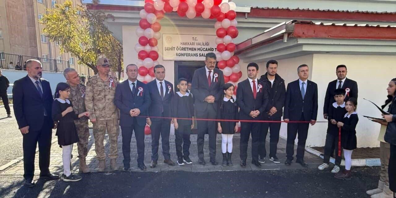 Hakkâri’de Modern Konferans Salonu Açılışı Öğretmenler Günü Etkinliğiyle Gerçekleştirildi
