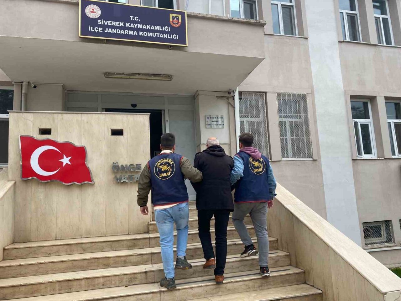 Şanlıurfa'nın Siverek ilçesinde, 18 yıl 9 ay hapis cezası bulunan