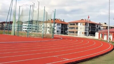 Kütahya'daki Halil Akkaş Atletizm Stadı, yenileme çalışmalarının ardından 16 Kasım