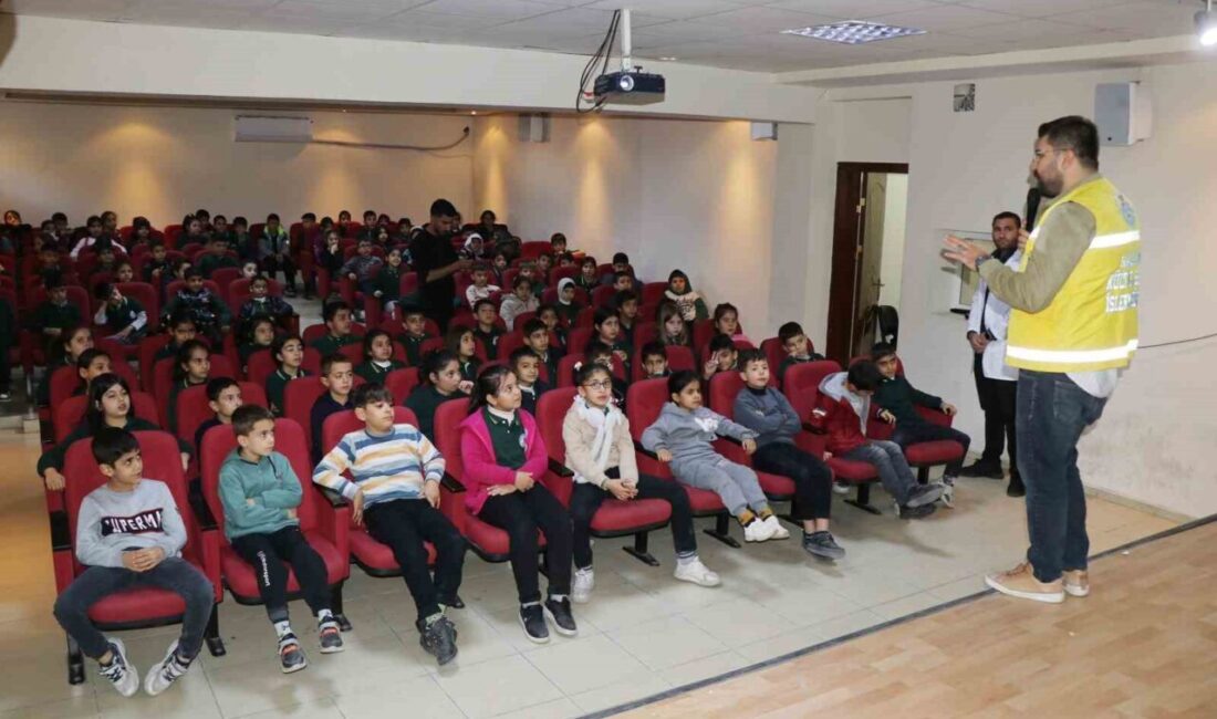 Haliliye Belediyesi, çocukların gelişimini desteklemek için okullarda eğitimler düzenliyor. Psikolojik