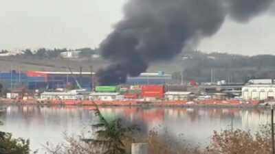 Küçükçekmece'de Halkalı Gümrüğü'ndeki bir konteynerde çıkan yangın, kısa sürede büyüyerek