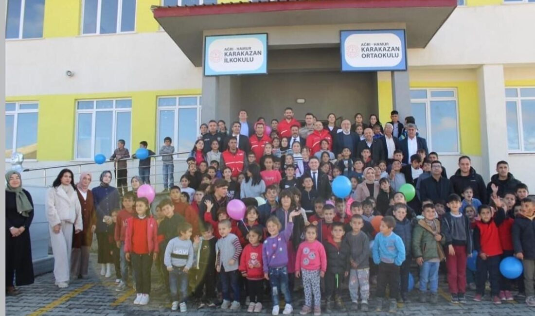 Hamur Karakazan İlk ve Ortaokulu, "Mutlu et, Mutlu ol" projesiyle