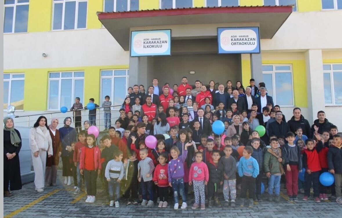 Hamur Karakazan İlk ve Ortaokulu, "Mutlu et, Mutlu ol" projesiyle