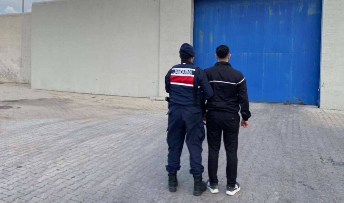 Afyonkarahisar’da 12 Yıl Hapis Ceza Alan Dolandırıcı JASAT Ekiplerince Yakalandi Afyonkarahisar’da 12 yıl hapis cezası olan K.A., JASAT ekipleri tarafından