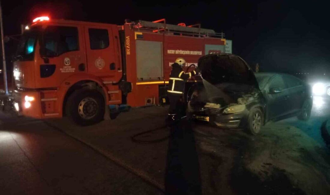 Hatay’da Seyir Halindeki Araçta Yangın Çıktı, Hasar Oluştu Hatay'ın Hassa ilçesinin Girne Mahallesi'nde seyir halindeki bir otomobil motor
