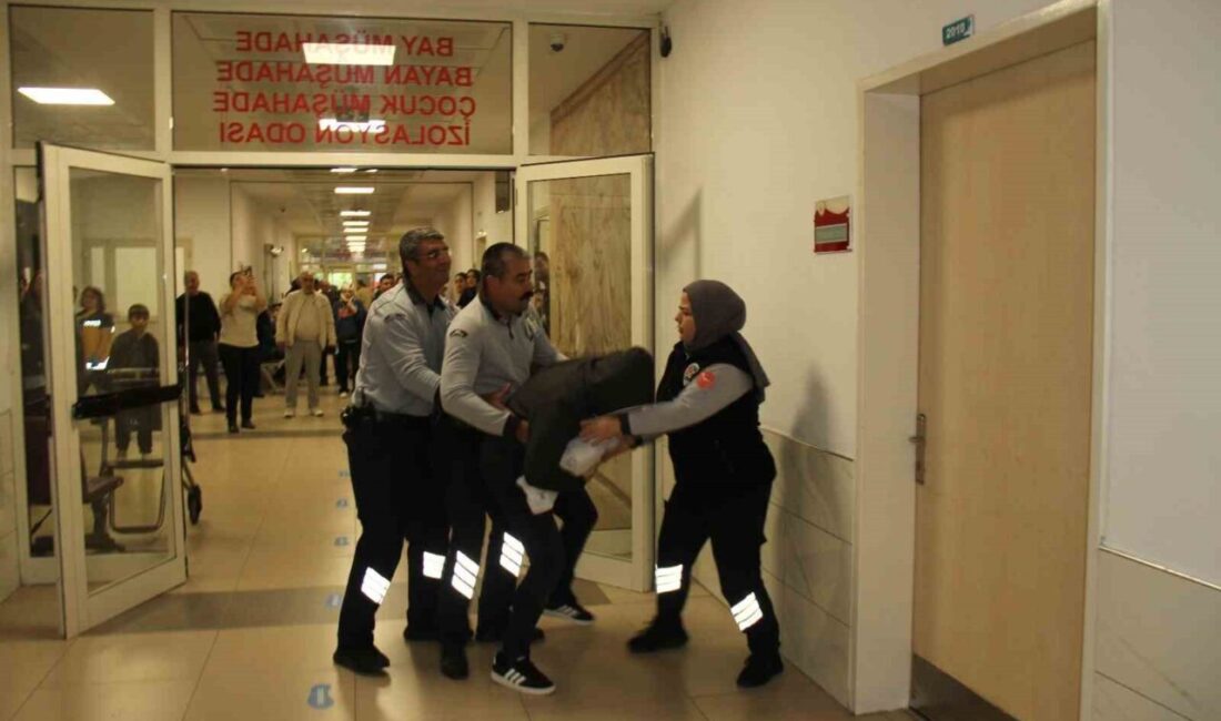 Antalya'nın Serik ilçesindeki Serik Devlet Hastanesi'nde, acil durumlara hazırlık amacıyla