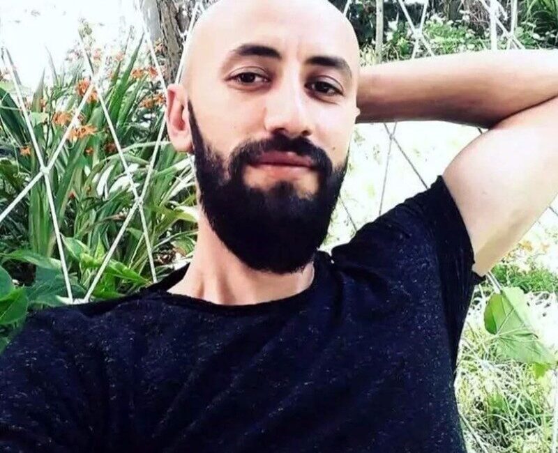 Sakarya'nın Karasu ilçesinde, 41 yaşındaki Raşit Usta, hastaneden dönen eşi