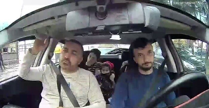 İstanbul Fatih'teki bir otelde rahatsızlanan Böcek ailesinin taksi yolculuğuna dair