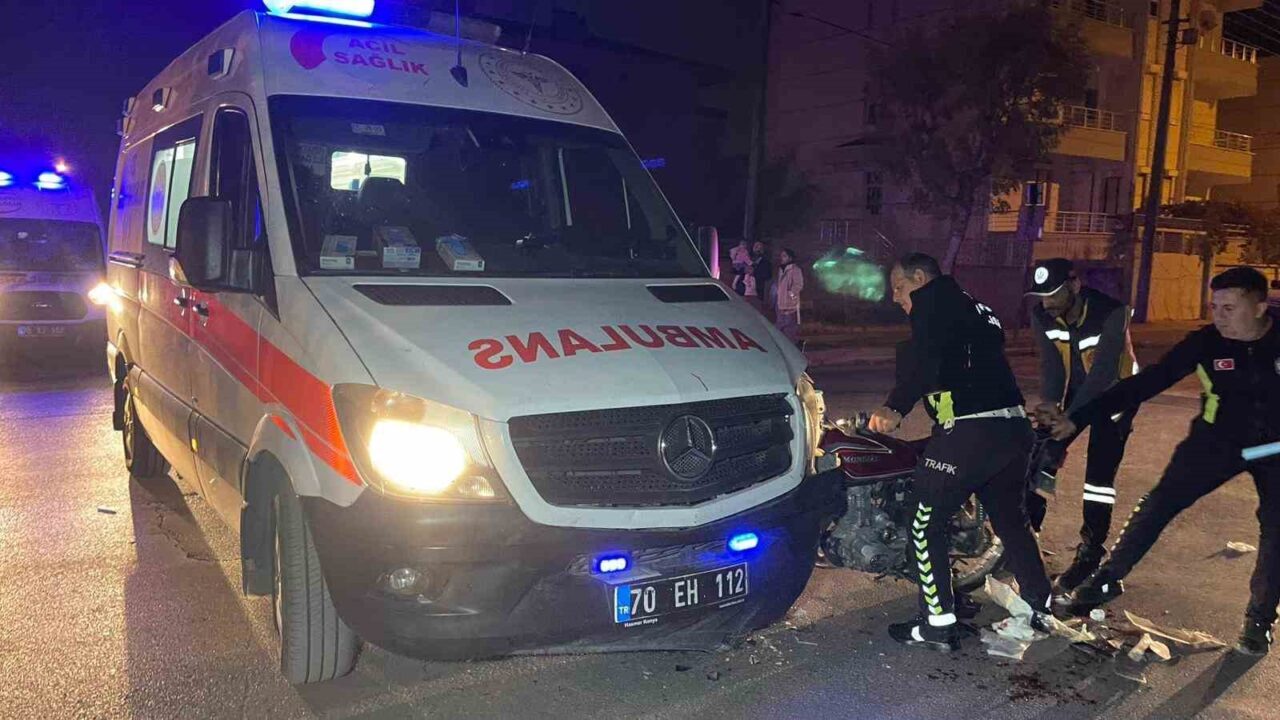 Karaman’da ambulans ve motosiklet çarpıştı: İki yaralı hastaneye kaldırıldı