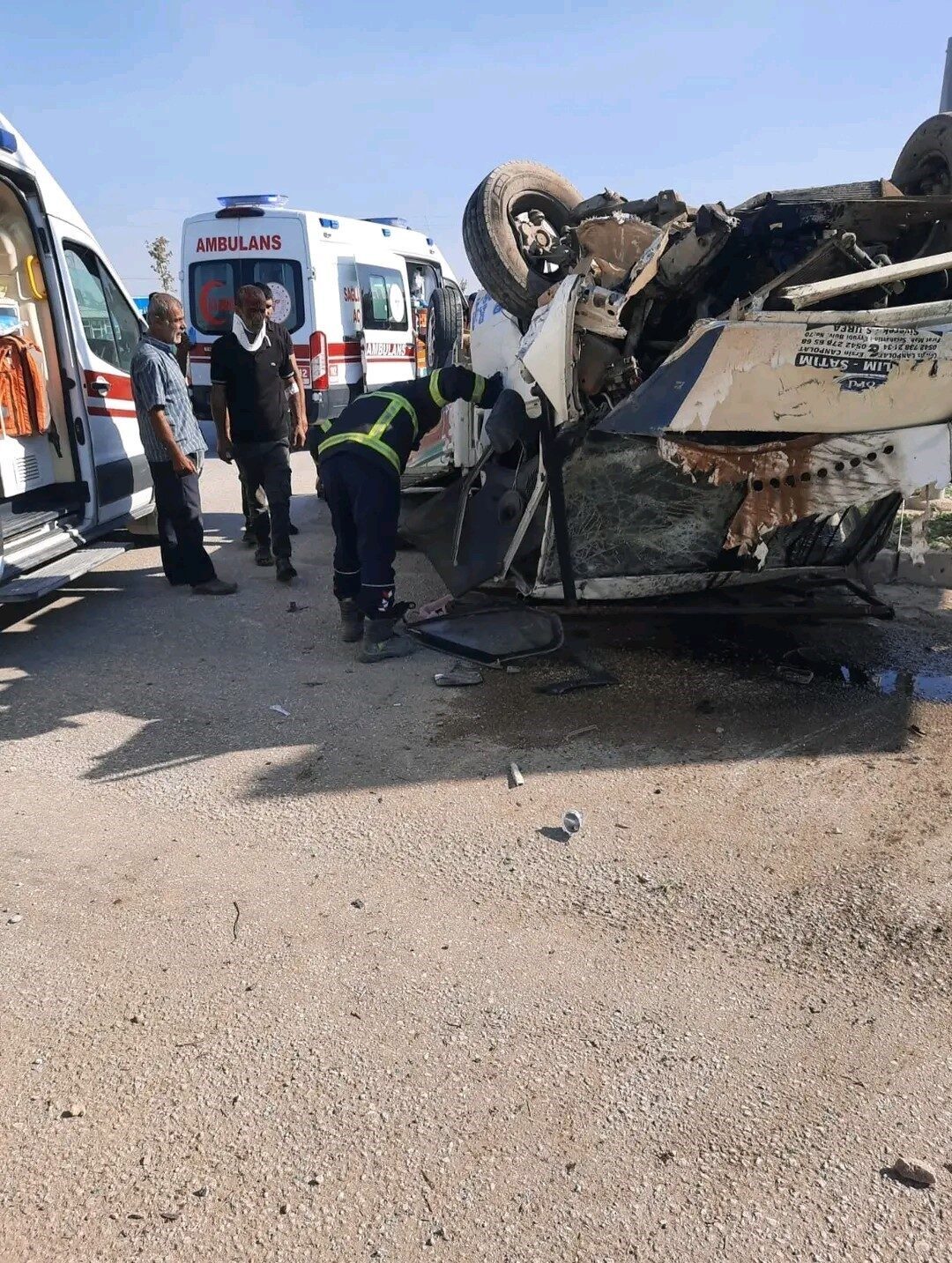 Hatay'ın Altınözü ilçesinde 3 aracın karıştığı trafik kazasında 7 kişi