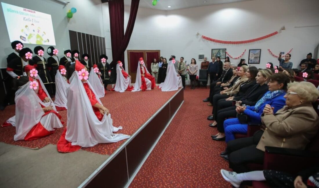 Hatay'da Dünya Çocuk Hakları Günü'nde düzenlenen etkinlikte Vali Mustafa Masatlı'nın