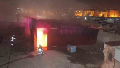 Hatay’ın Kırıkhan ilçesi Cumhuriyet Mahallesi'ndeki dondurma bayisine ait depoda çıkan