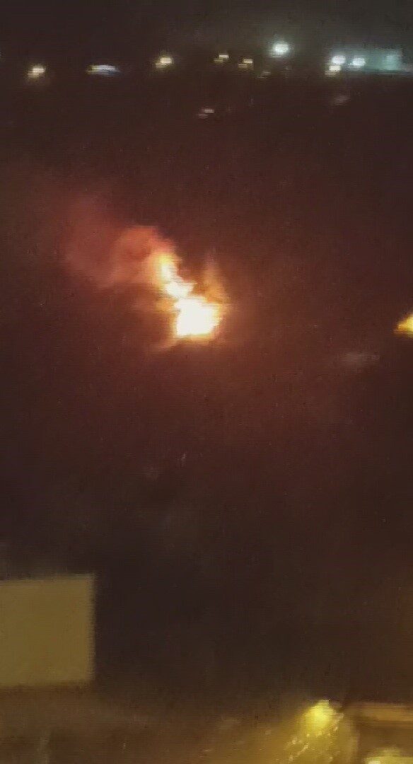 Antakya’da yıldırım düşmesi sonucu çıkan yangın itfaiye ekipleri tarafından kontrol altına alındı