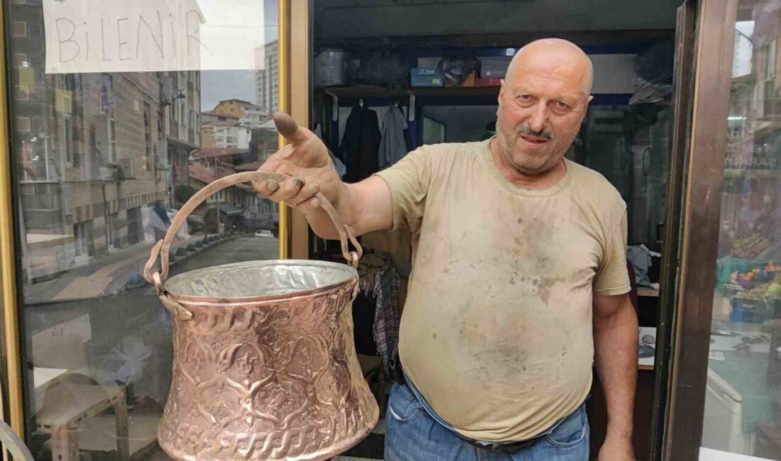 Rize’de 66 Yaşındaki Dursun Ali Nuroğlu, Kaybolmaya Yüz Tutan Bakır Parlatma Mesleğini İleri Taşıyor Rize'de 66 yaşındaki Dursun Ali Nuroğlu, kaybolmaya yüz tutmuş bakır