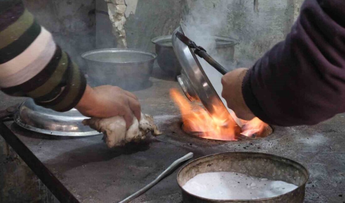 Gaziantep'te 28 yıldır kalaycılık yapan ikiz kardeşler Ramazan ve Ökkeş
