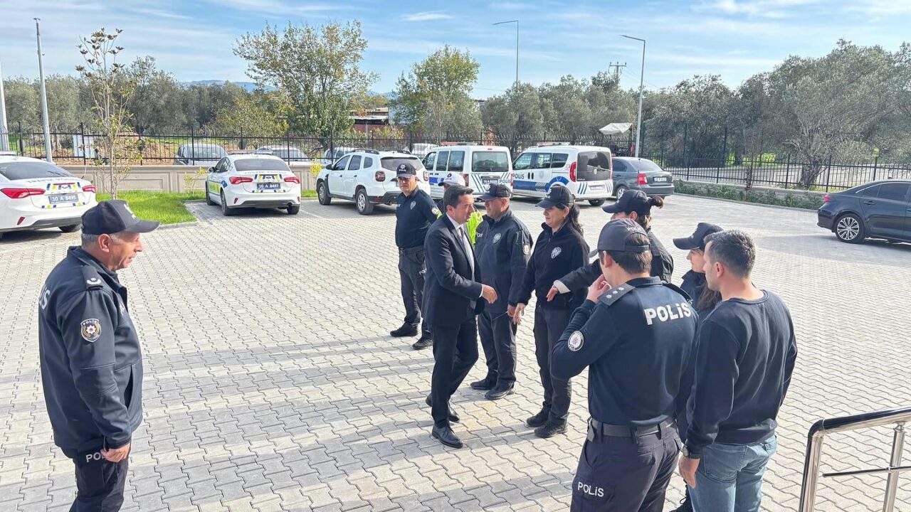 Havran Kaymakamı Muhammed Evlice, yeni açılan ilçe emniyet müdürlüğü binasını