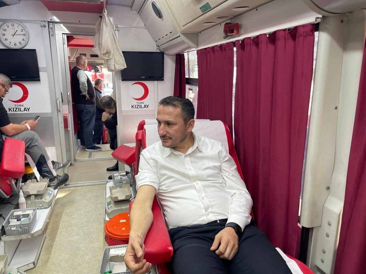 Düzce'de AK Parti teşkilatları, azalan kan bağışları için farkındalık oluşturmak