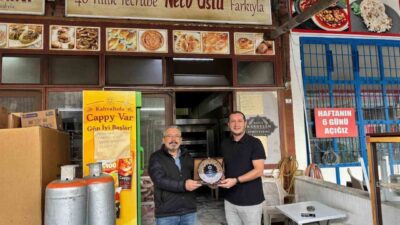 Muğla'nın Datça ilçesinde simit ustası Necdet Akarken, Datça Devlet Hastanesi'ne