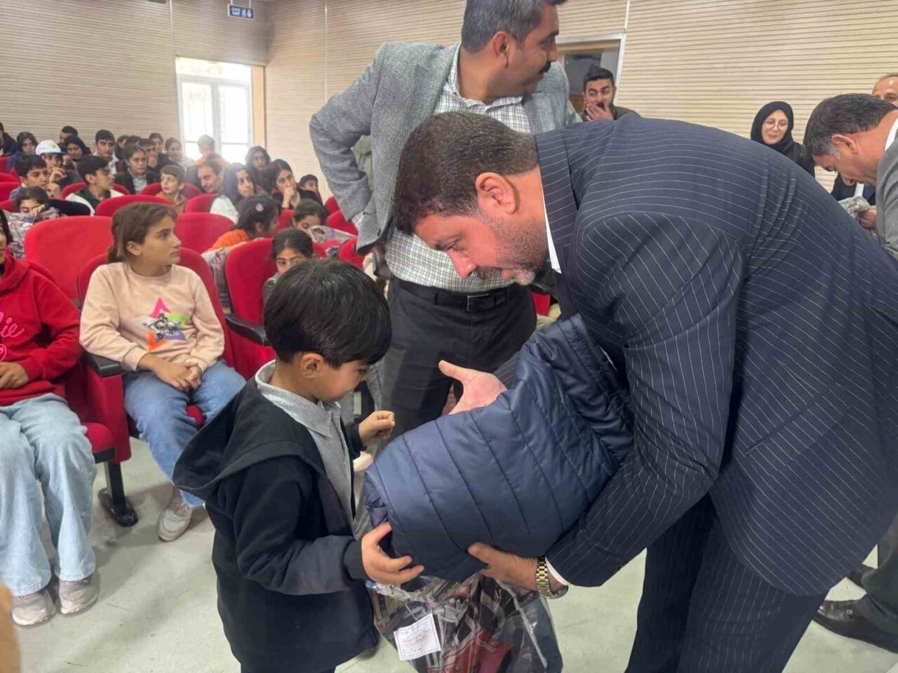 Hayırsever iş adamı Mehmet Bozkuş, Hevsel’in Çiçekleri Projesi kapsamında Dicle'de