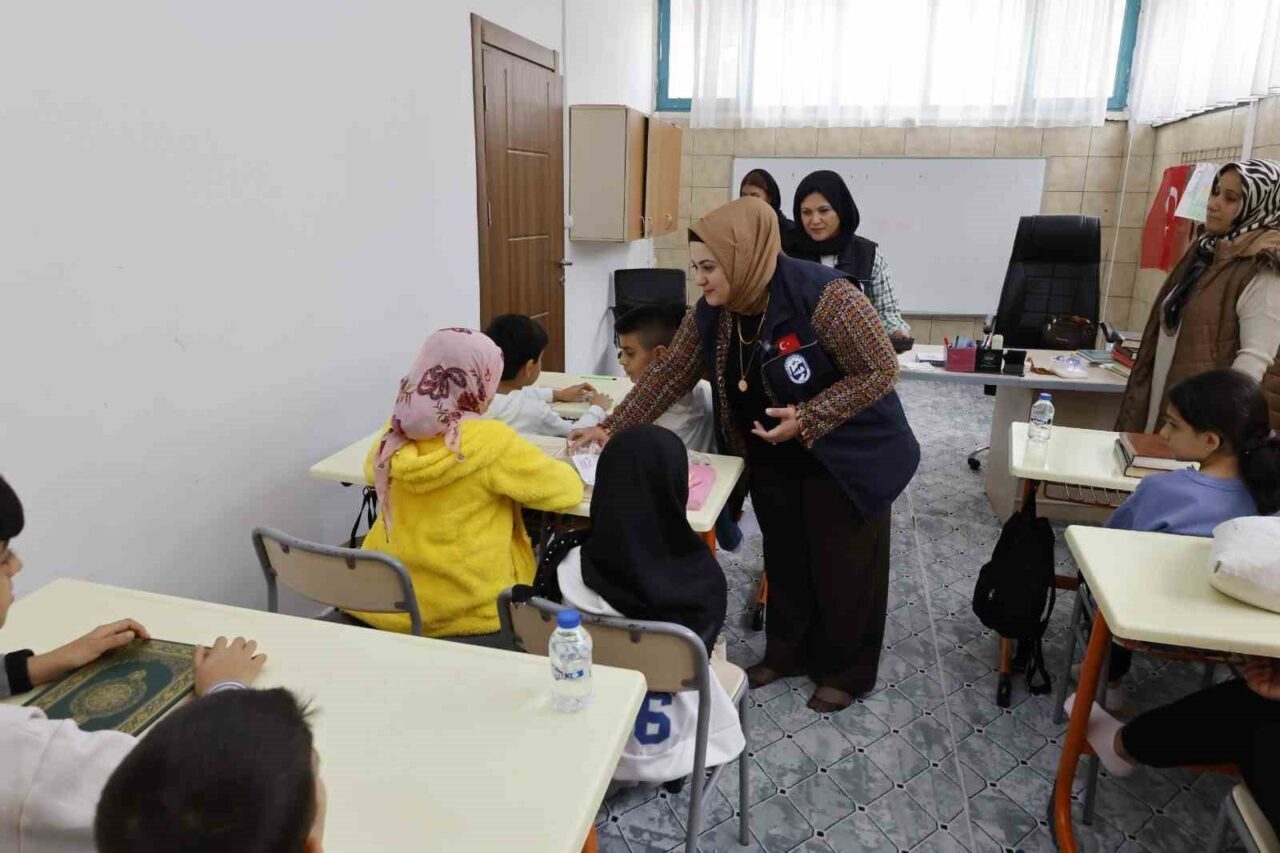 Hatay Büyükşehir Belediyesi, 6 Şubat depremlerinde hayatını kaybeden öğretmenler için