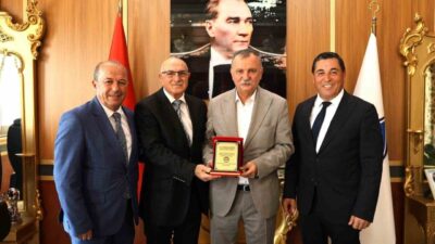 Manisa'daki hemşehri dernekleri, Yunusemre Belediye Başkanı Semih Balaban'a yaptıkları katkılardan