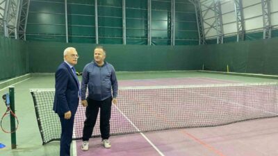 Düzce Gençlik ve Spor Müdürü Zekeriya Arslantürk, spor salonlarını ziyaret