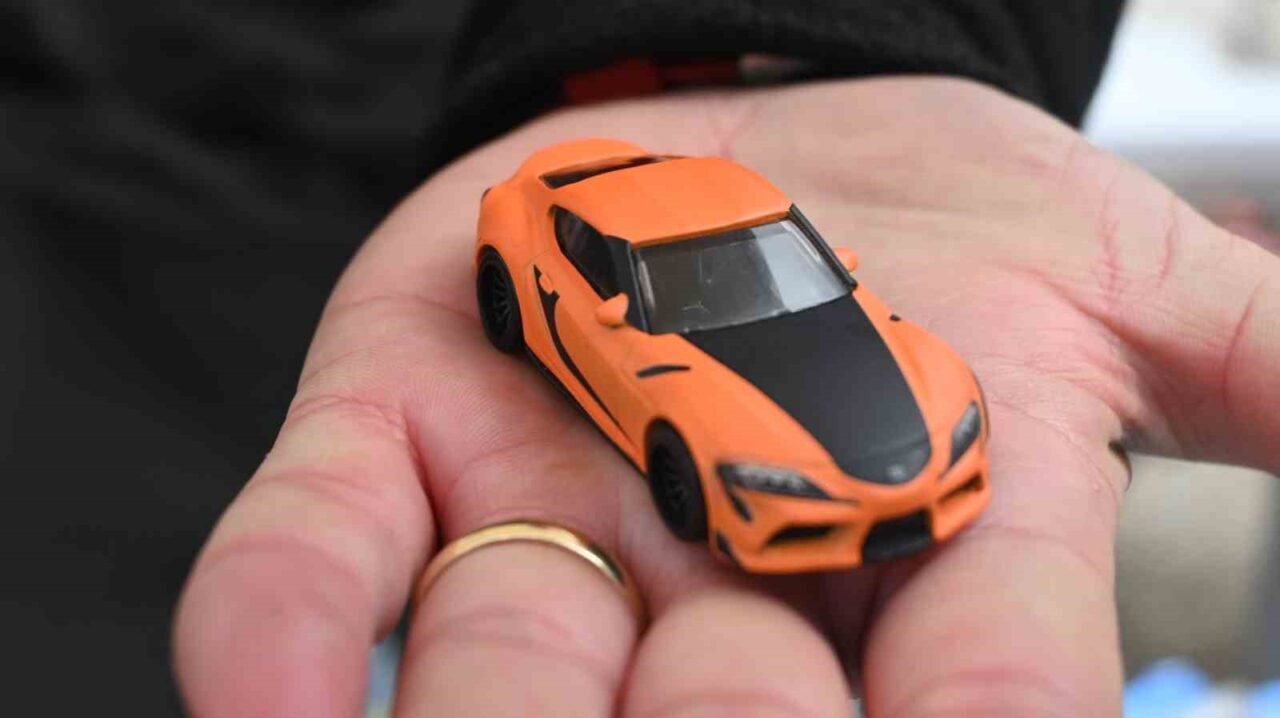 Eskişehir'de minyatür araba koleksiyonculuğu her yaştan insanın ilgisini çekiyor. İsmail