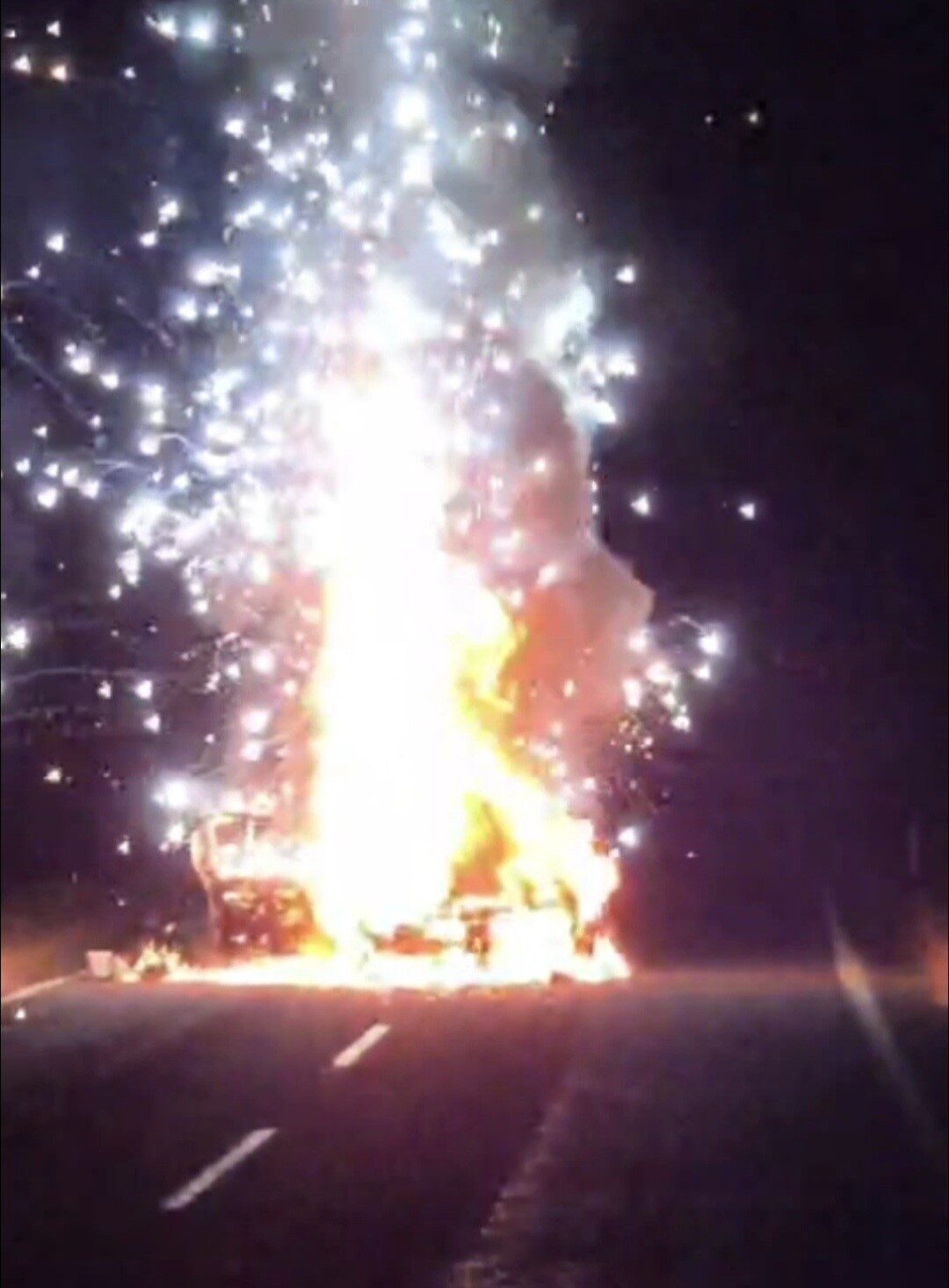 Şanlıurfa’da Trafik Kazası Sonrası Otomobilde Patlamalar Meydana Geldi