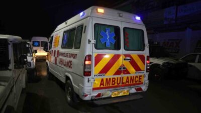 Hindistan'ın Cemmu Keşmir eyaletinde, Srinagar'daki Nowgam karakolunda patlayıcı numuneleri alınırken