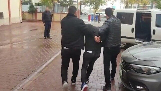 Kayseri’de Hırsızlık Suçundan Aranan Şahıs Yakalandı Kayseri'de Asayiş Şube Müdürlüğü ekipleri, hakkında 12 yıl 7 ay