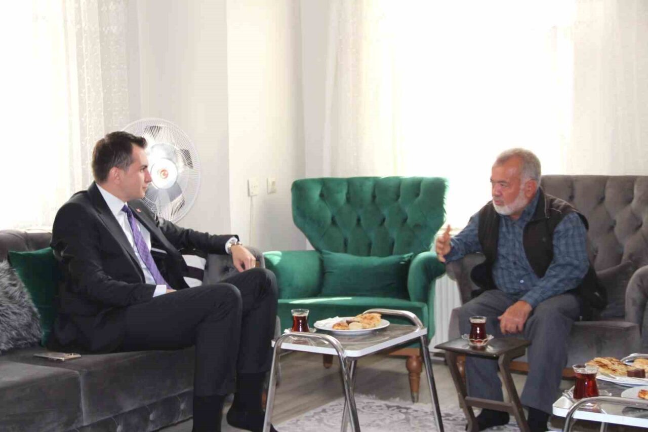 Kaymakam Erkan Atam, Hisarcık'taki Kıbrıs Gazisi Mehmet Şener ve ailesini