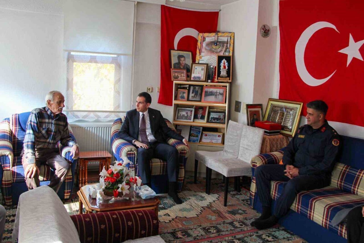 Hisarcık Kaymakamı Erkan Atam, İlçe Jandarma Komutanı Üsteğmen Kaan Nayman