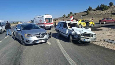 Kütahya'nın Hisarcık ilçesinde iki aracın çarpışması sonucu A.E. yaralandı. F.Y.