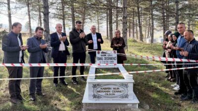 Kütahya'nın Hisarcık ilçesindeki Atatürk İlkokulu öğretmenleri, vefat eden eski müdürleri