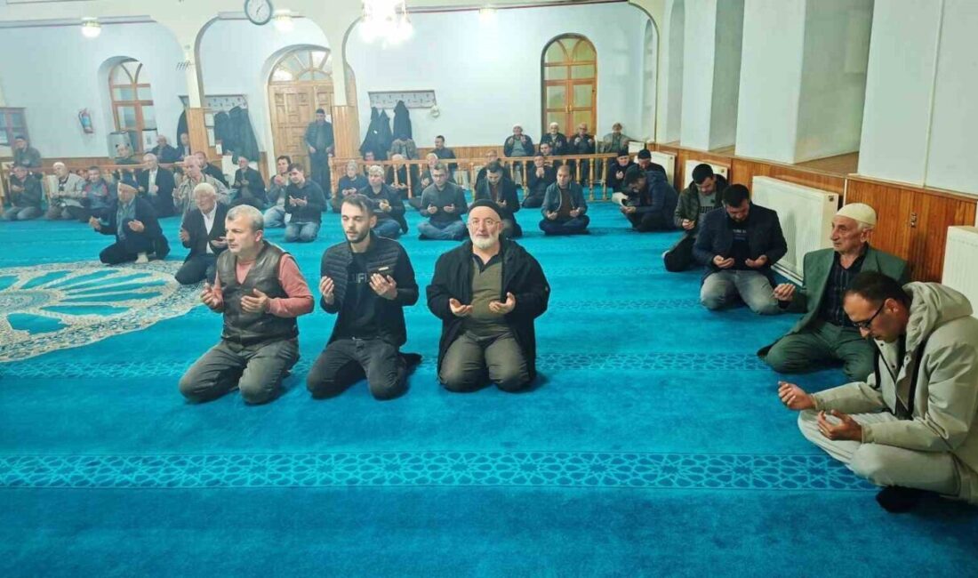 Kütahya’nın Hisarcık ilçesinde 24 Kasım Öğretmenler Günü dolayısıyla düzenlenen mevlit