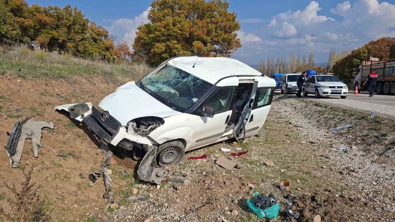 Kütahya'nın Hisarcık ilçesinde Mustafa T.'nin kullandığı otomobil, direksiyon hakimiyetinin kaybedilmesi