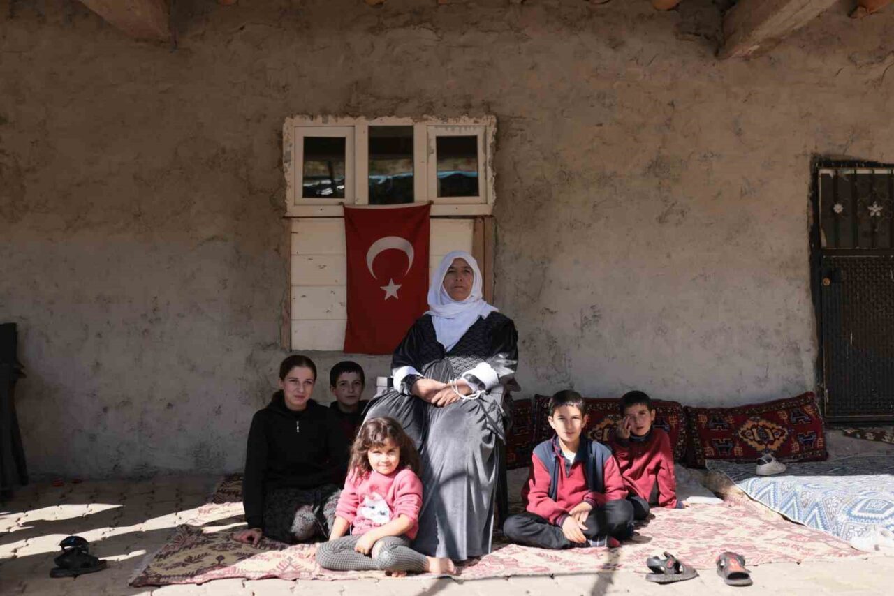 Bitlis’in Hizan ilçesindeki geleneksel taş evler, fotoğraf sanatçısı Hilal Bayar'ın