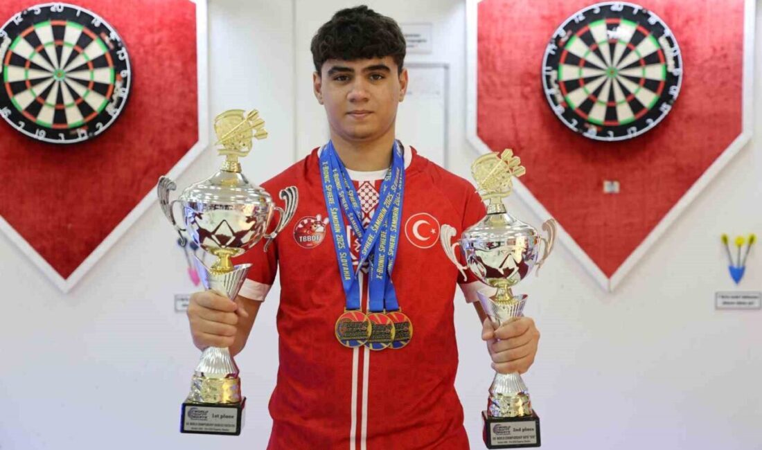 Elazığlı genç sporcu Bedirhan Nas, Dünya Dart Şampiyonası’nda tarihi başarılar elde etti Elazığlı 14 yaşındaki Bedirhan Nas, hobi olarak başladığı dart sporunda