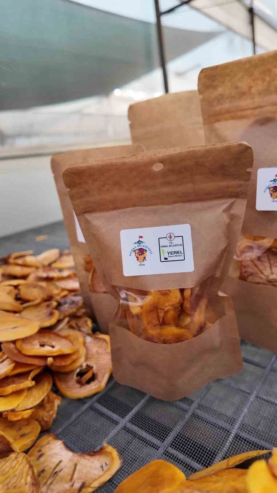 Honaz Belediyesi, hijyenik ve katkı maddesiz cennet hurması cipsinin üretimine