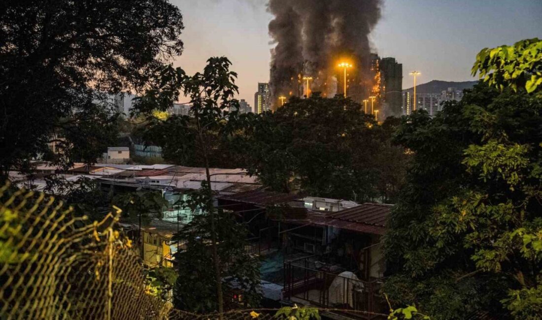 Hong Kong’daki Yangın Felaketi Sonrası Hayatını Kaybedenlerin Sayısı 36’ya Yükseldi, 279 Kişi Kayıp Hong Kong'un Tai Po bölgesindeki bir gökdelende çıkan yangında can