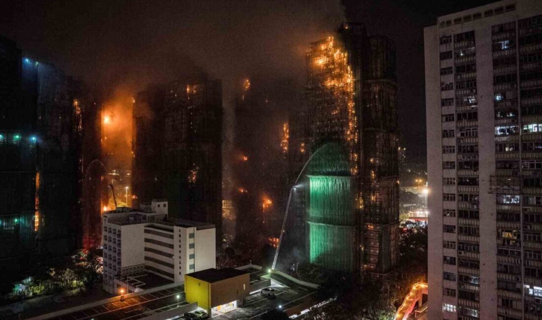 Hong Kong’daki Gökdelende Yangın Faciası: 55 Ölü, 61 Yaralı Hong Kong'un Tai Po bölgesindeki "Wang Fuk Court" gökdeleninde çıkan