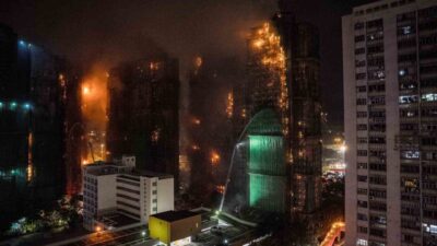 Hong Kong'un Tai Po bölgesindeki "Wang Fuk Court" gökdeleninde çıkan