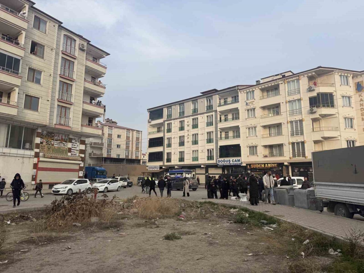 Iğdır'da daha önce husumet bulunan iki aile, Merkez Cumhuriyet Mahallesi'nde