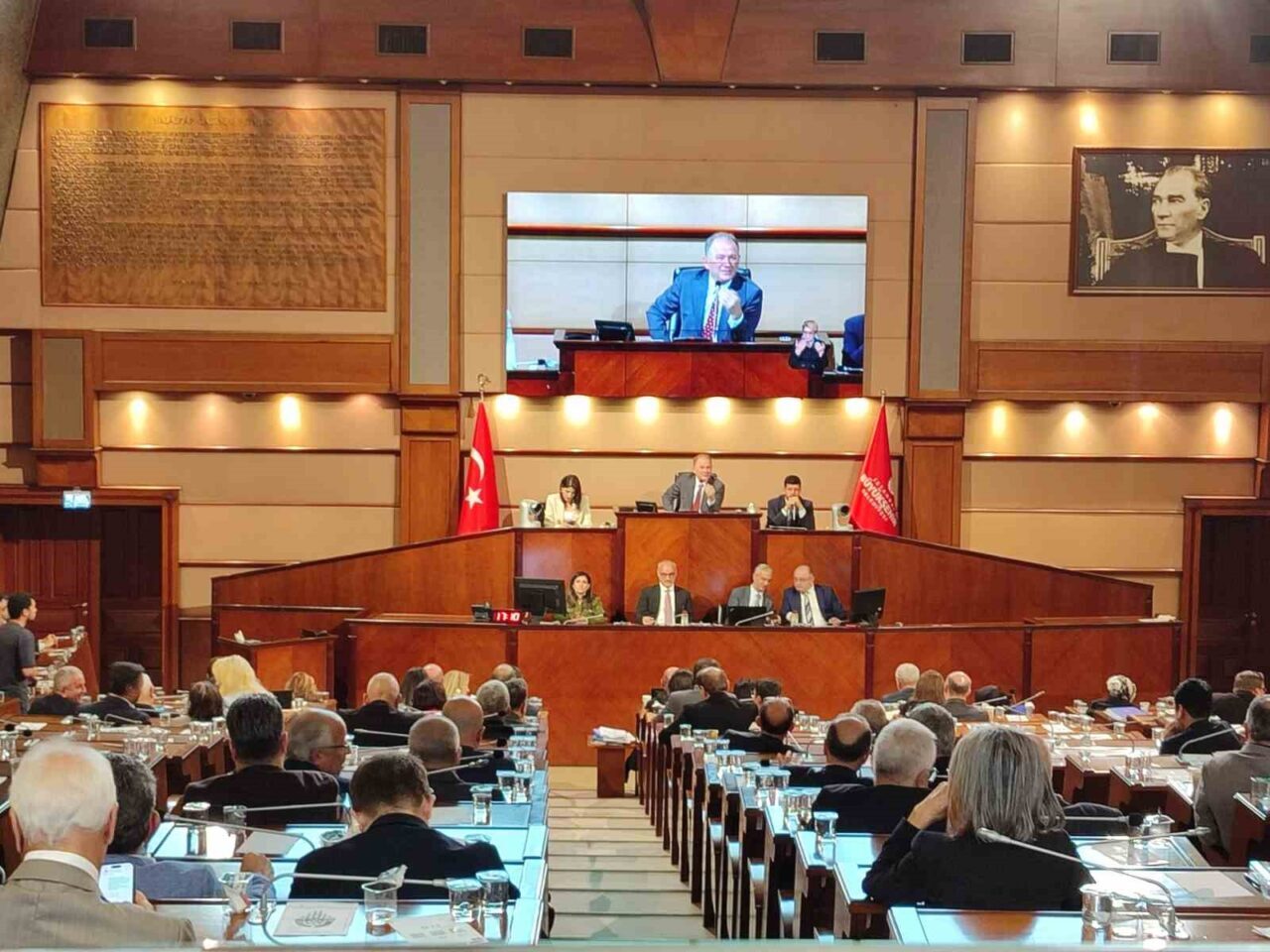 İBB Meclisi'nde yapılan 2026 İETT bütçe görüşmelerinde, AK Parti Üyesi