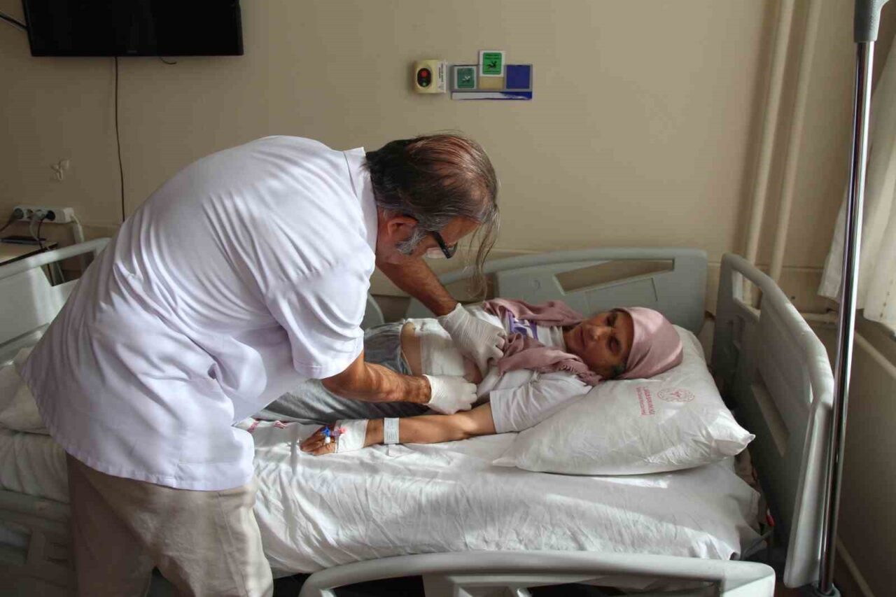 Denizli Devlet Hastanesi'nde doğuştan iç organları ters olan 62 yaşındaki