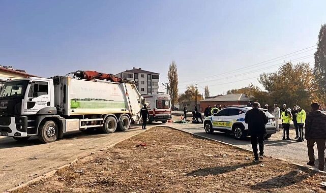 Iğdır merkez 14 Kasım Mahallesi'nde Iğdır Belediyesi'ne ait çöp aracı,