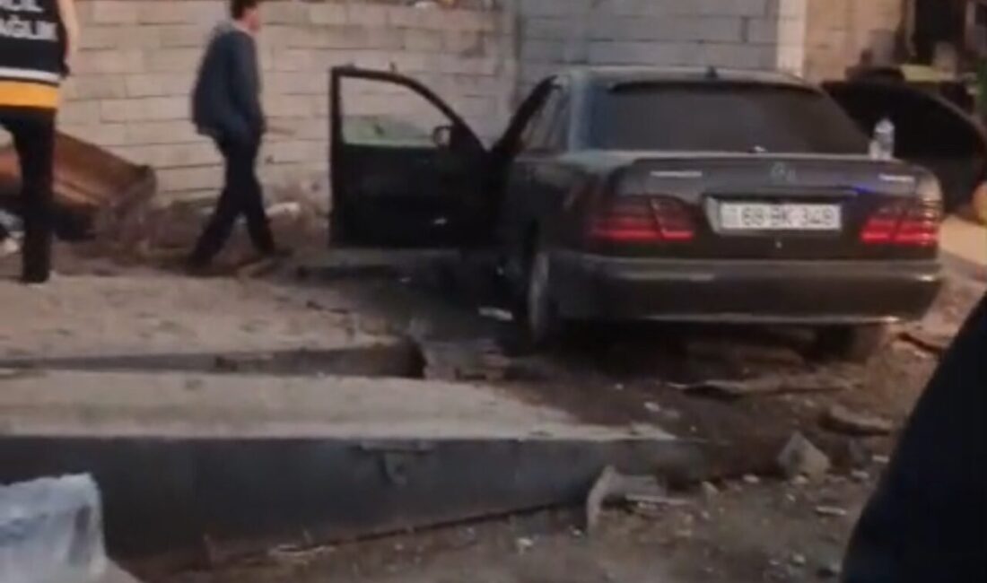 Iğdır Havalimanı yolu kavşağında meydana gelen kazada, Azerbaycan plakalı otomobil