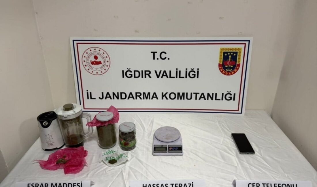Iğdır'da jandarma, A.T. adlı şahsın evine düzenlediği operasyonda kubar ve