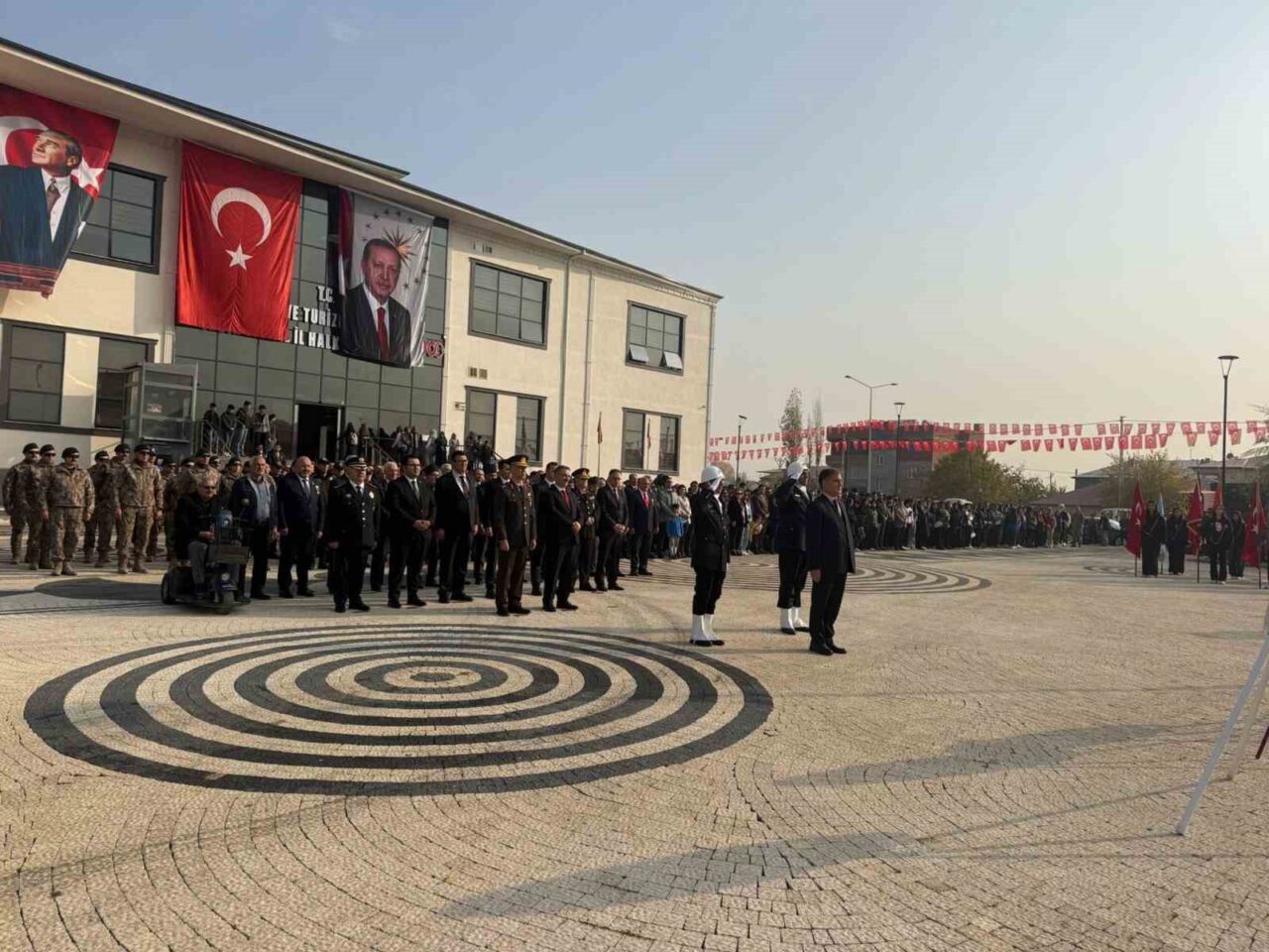 Iğdır, düşman işgalinden kurtuluşunun 105. yılını çeşitli etkinliklerle kutladı. Tören,