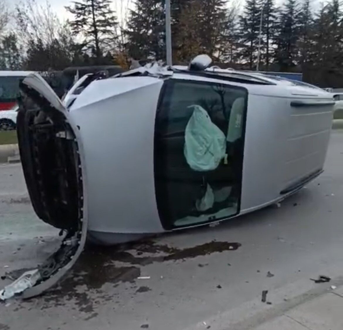 Eskişehir’de Gündoğdu Mahallesi'nde gerçekleşen trafik kazasında, M.Ö. kontrolündeki panelvan araç,